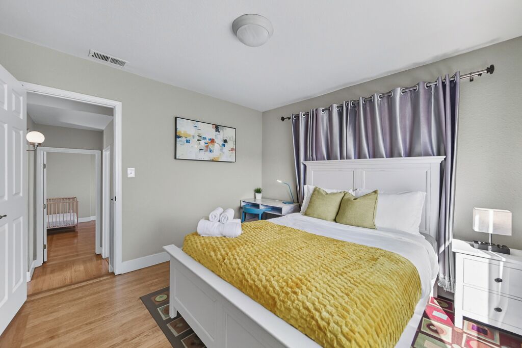 Photo of Bedroom in Upper Telegraph