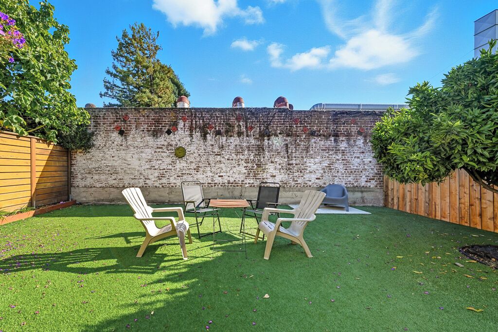 Photo of Patio Balcony in Upper Telegraph