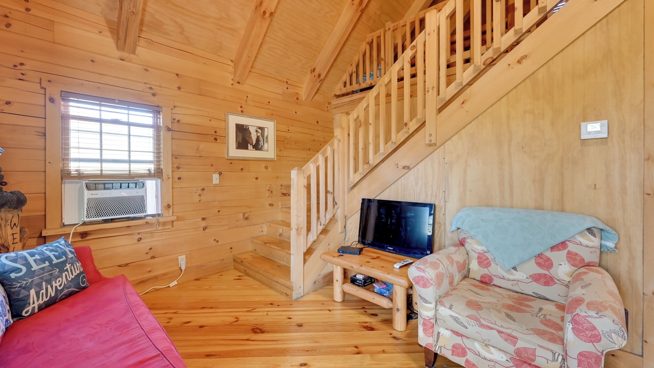 Photo of Livingroom in Falls of Rough