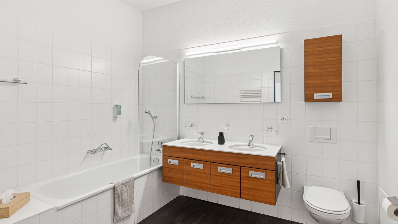 Photo of Bathroom in Root