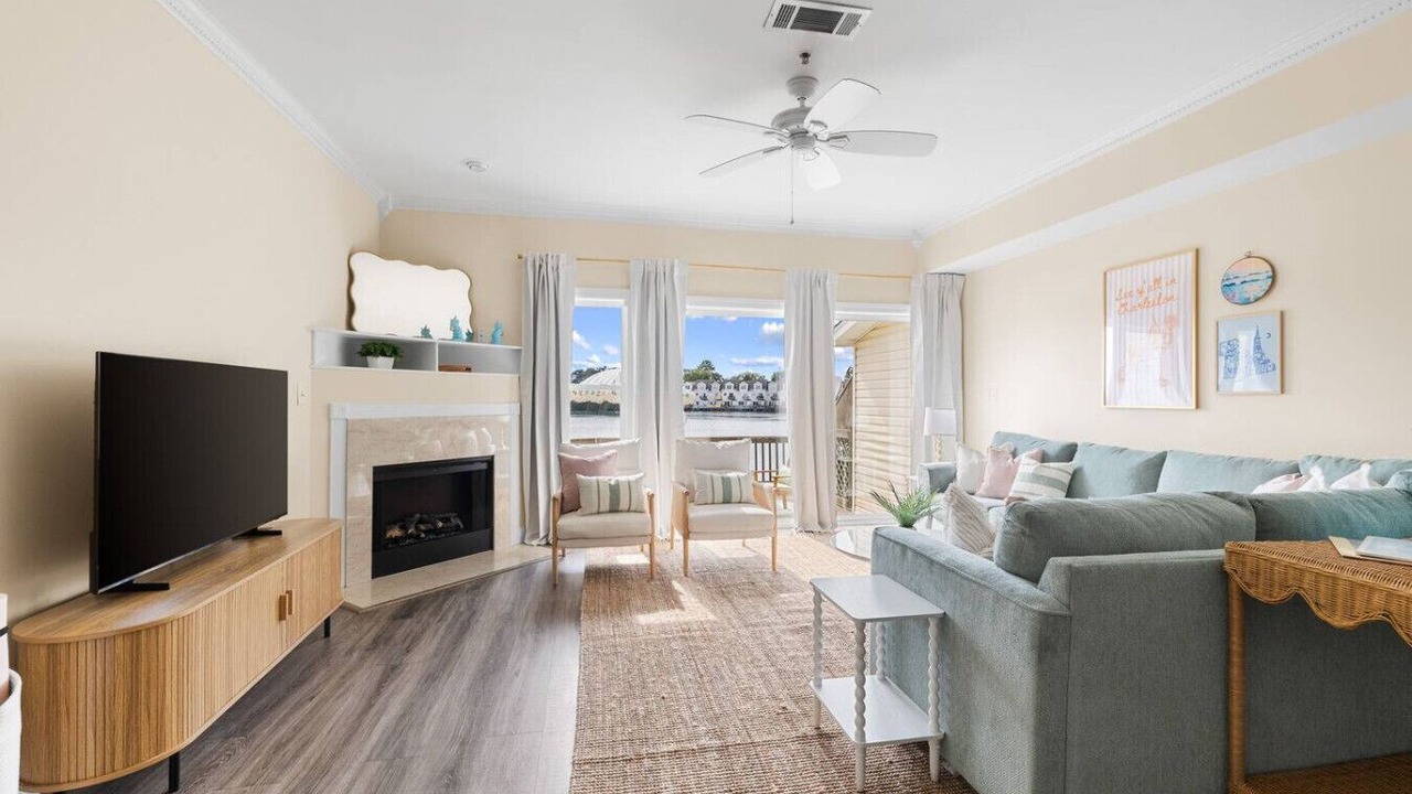 Photo of Livingroom in North Charleston