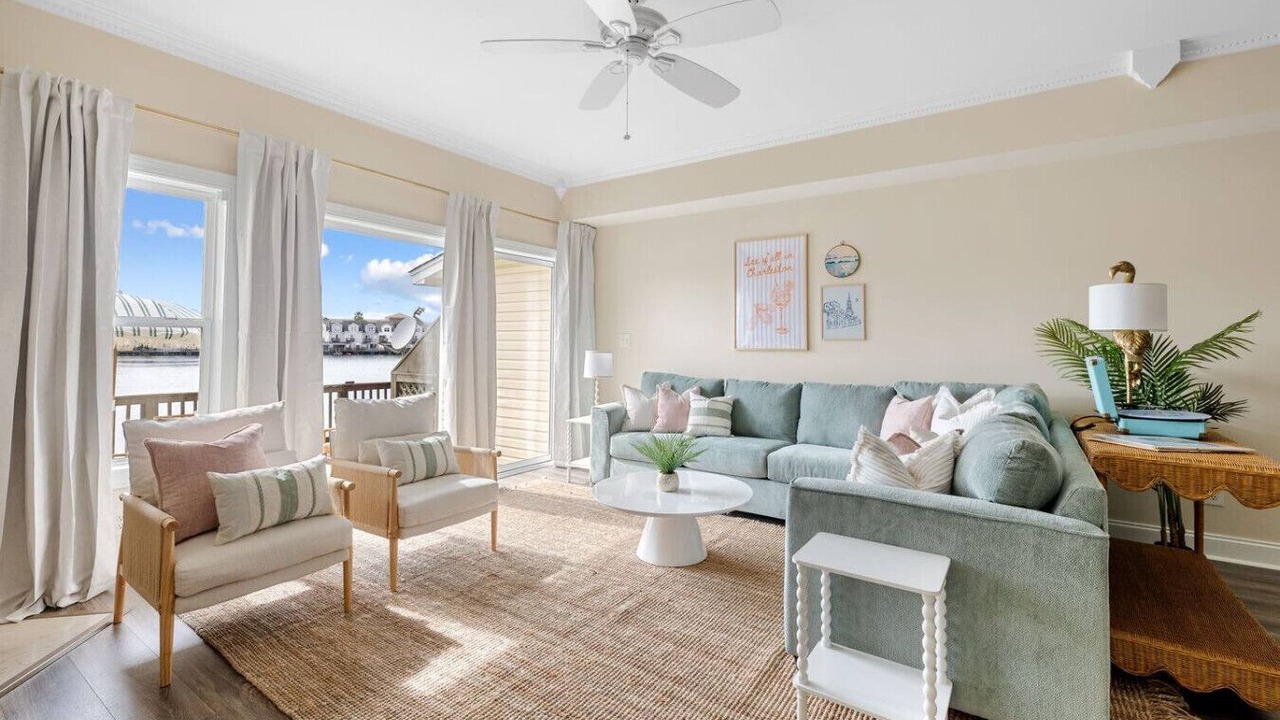 Photo of Livingroom in North Charleston