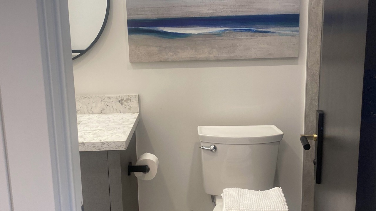 Photo of Bathroom in Lakeview