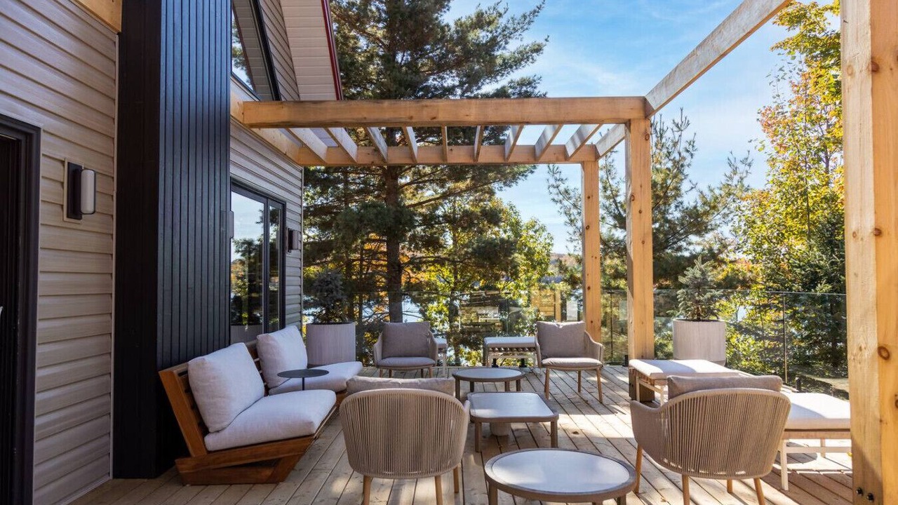 Photo of Patio Balcony in Algonquin Highlands