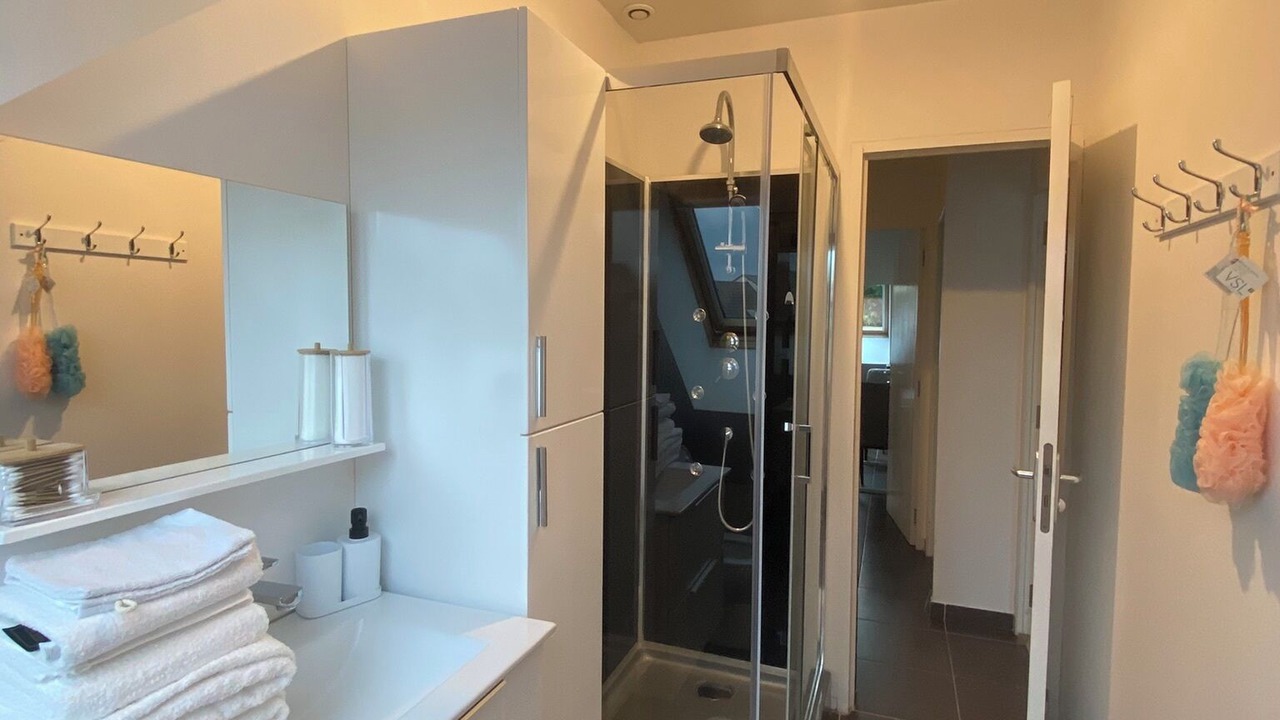 Photo of Bathroom in Pin - Vert Galant