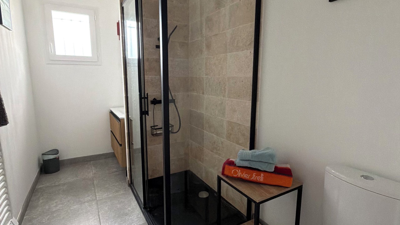 Photo of Bathroom in Quarouble