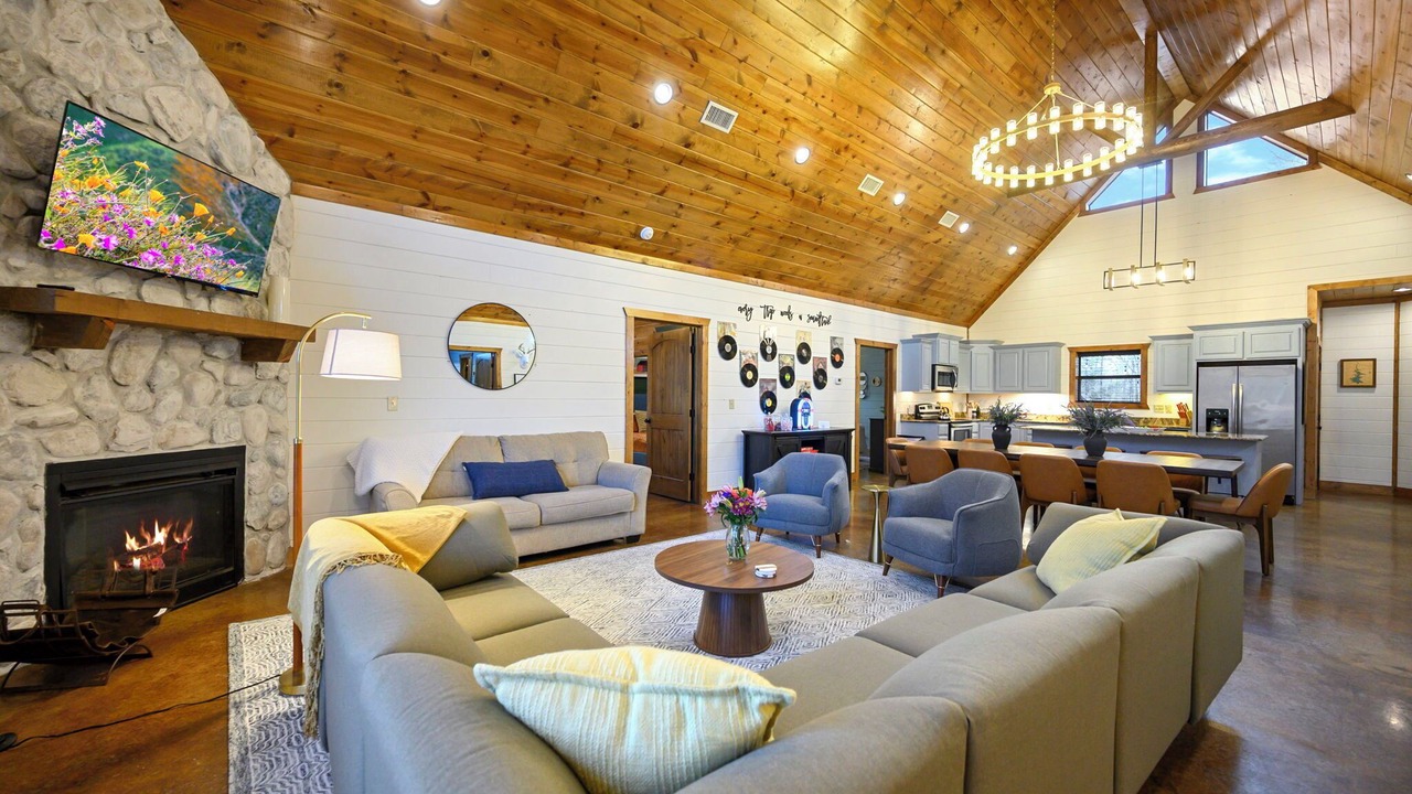 Photo of Livingroom in Hochatown
