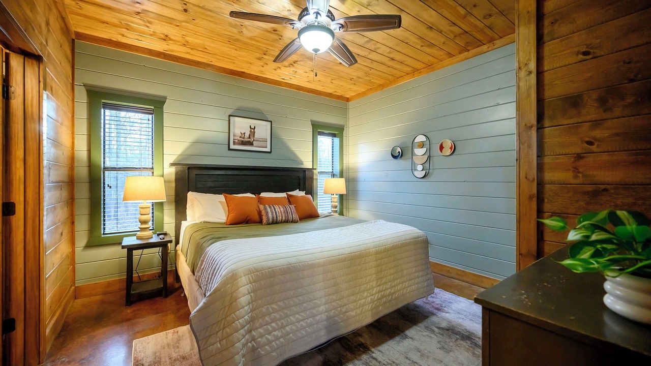 Photo of Bedroom in Hochatown