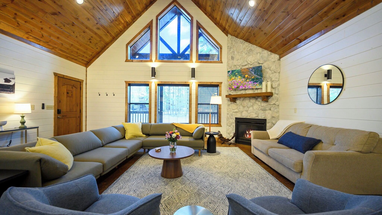 Photo of Livingroom in Hochatown