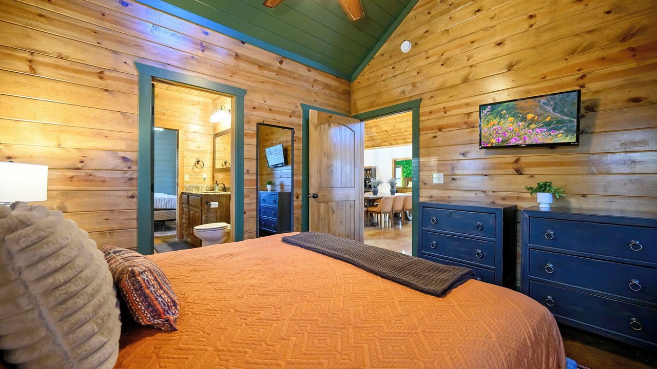 Photo of Bedroom in Hochatown