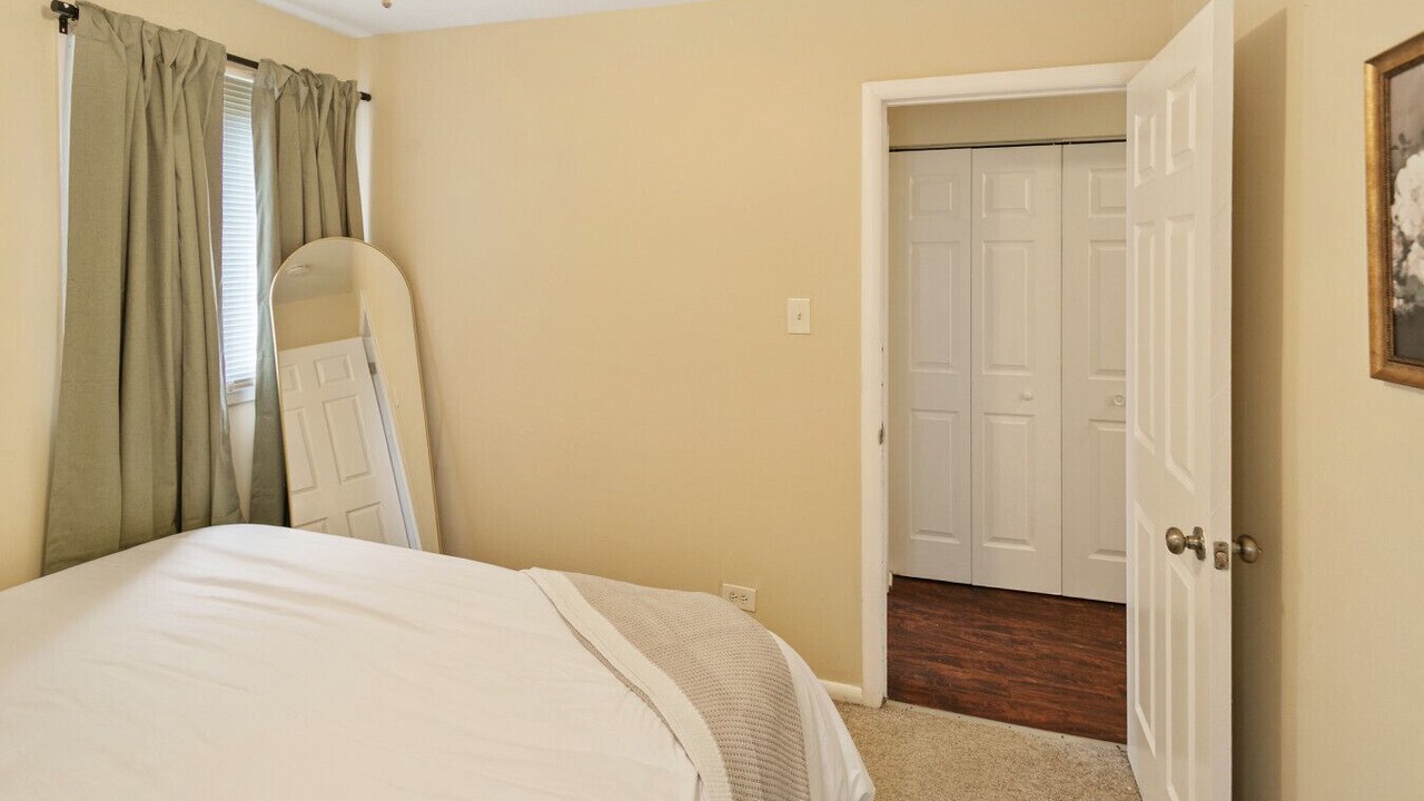 Photo of Bedroom in Waukegan