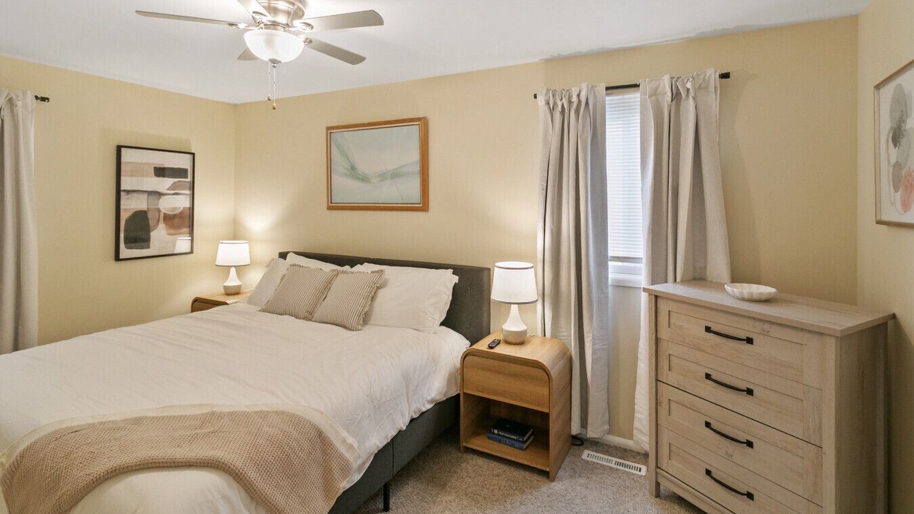 Photo of Bedroom in Waukegan
