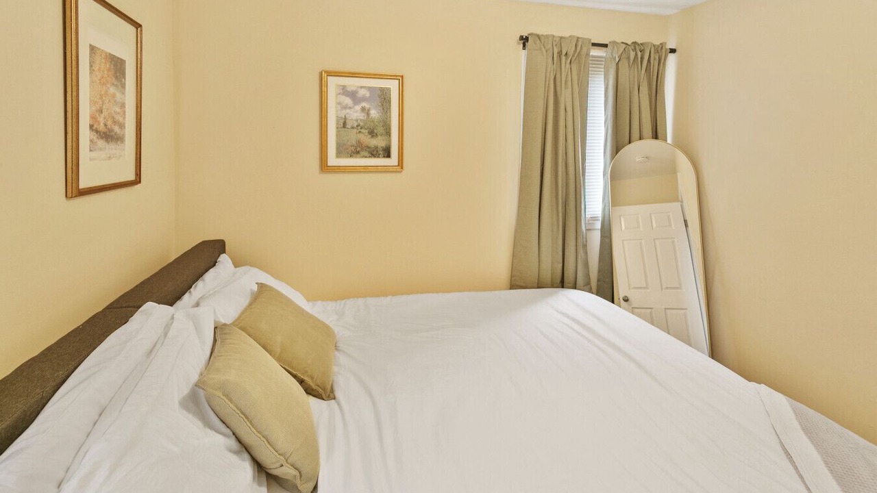 Photo of Bedroom in Waukegan