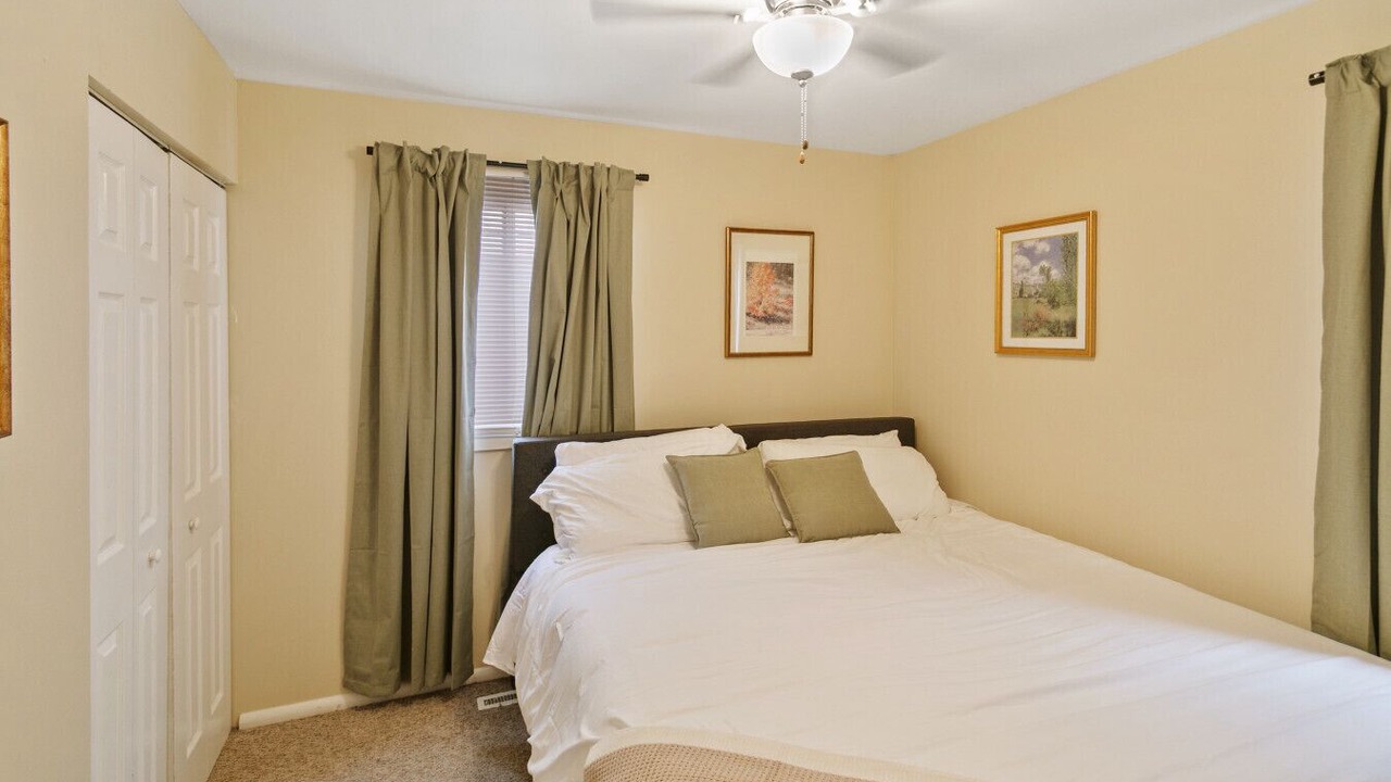 Photo of Bedroom in Waukegan