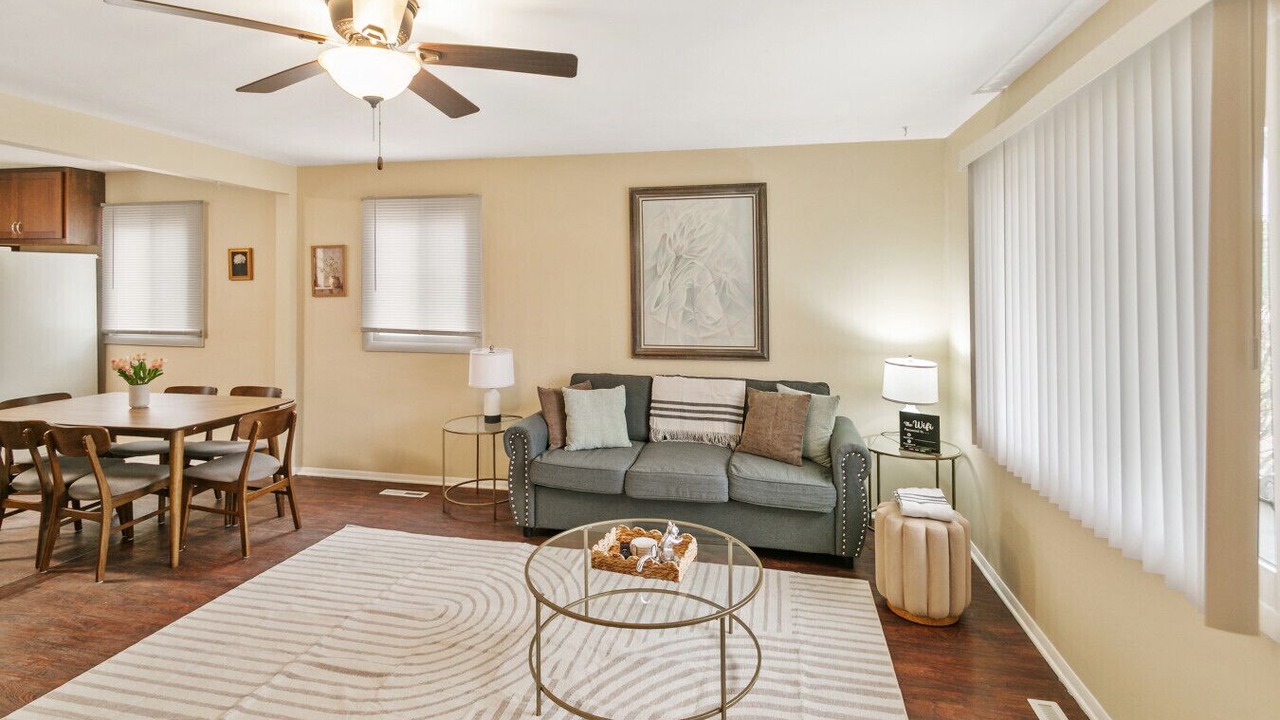 Photo of Livingroom in Waukegan
