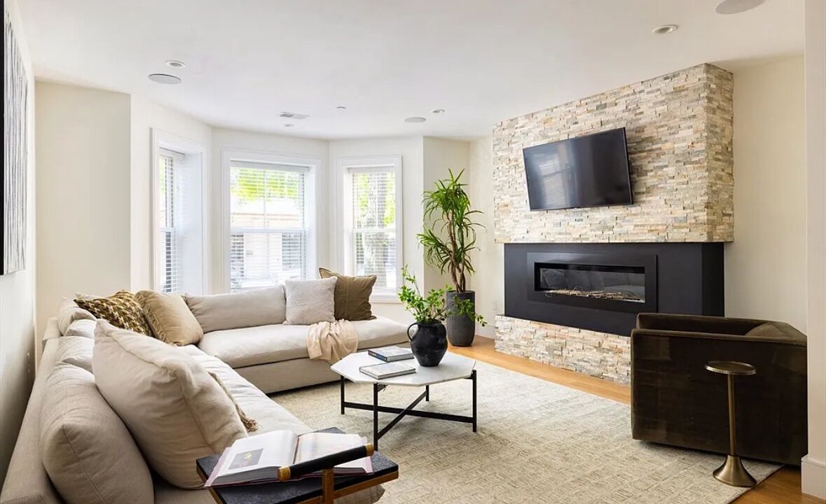 Photo of Livingroom in North Brookline