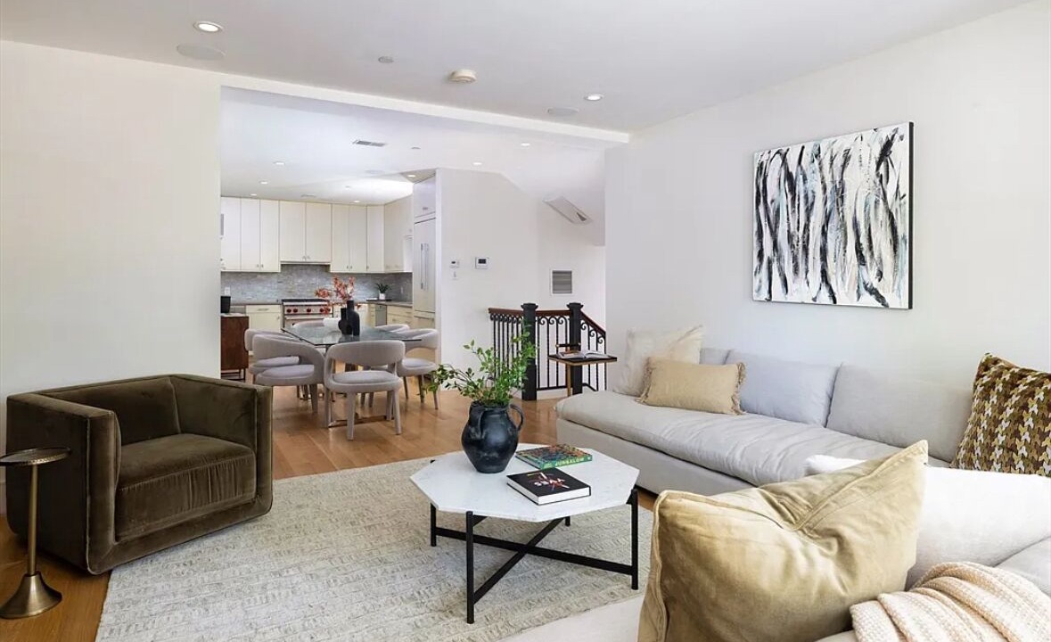 Photo of Livingroom in North Brookline