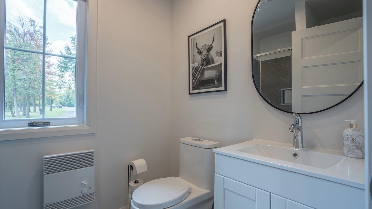 Photo of Bathroom in St-Bernard-de-Lacolle