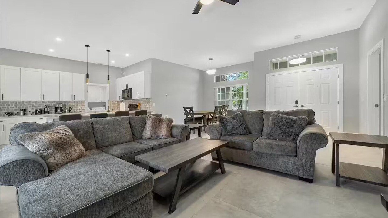 Photo of Livingroom in Lake Sarasota