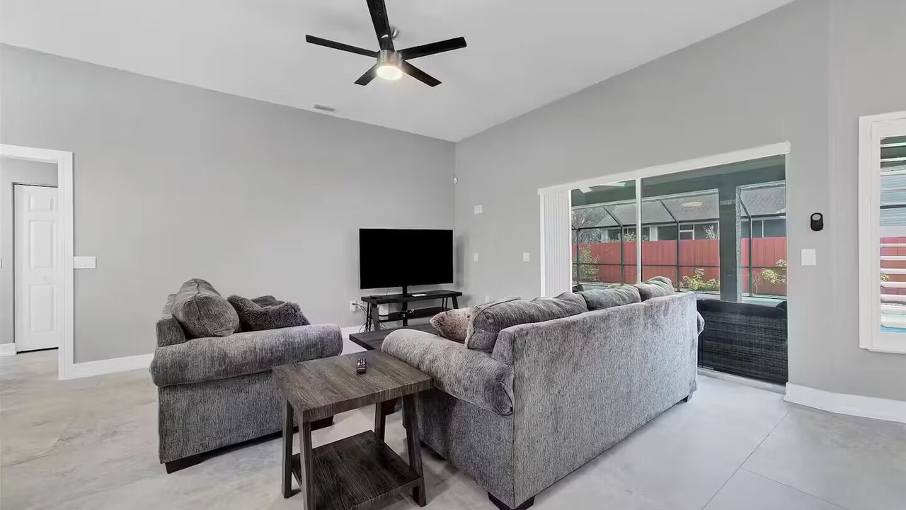 Photo of Livingroom in Lake Sarasota
