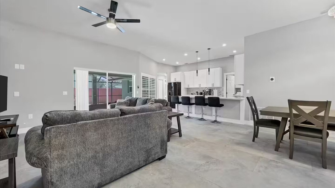 Photo of Livingroom in Lake Sarasota