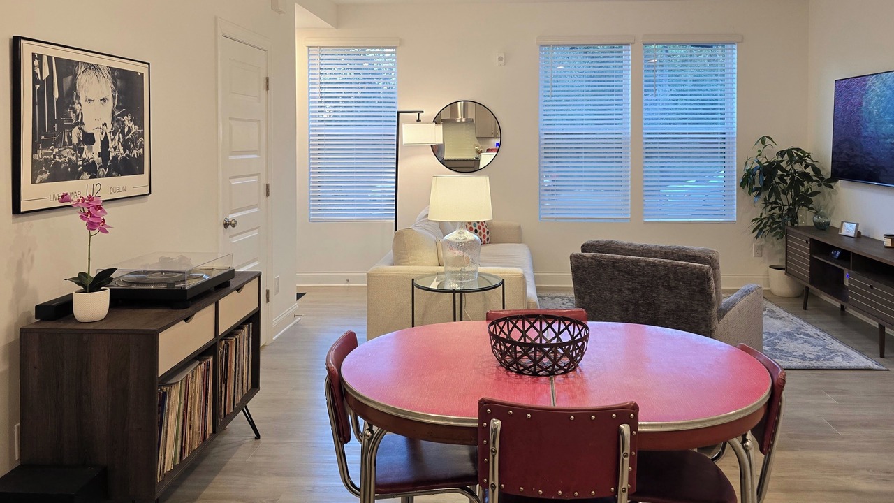 Photo of Livingroom in Downtown