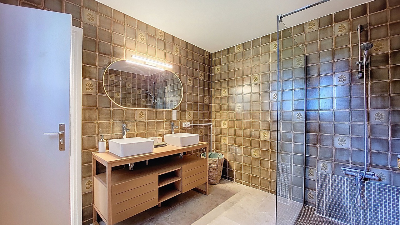 Photo of Bathroom in Aramon
