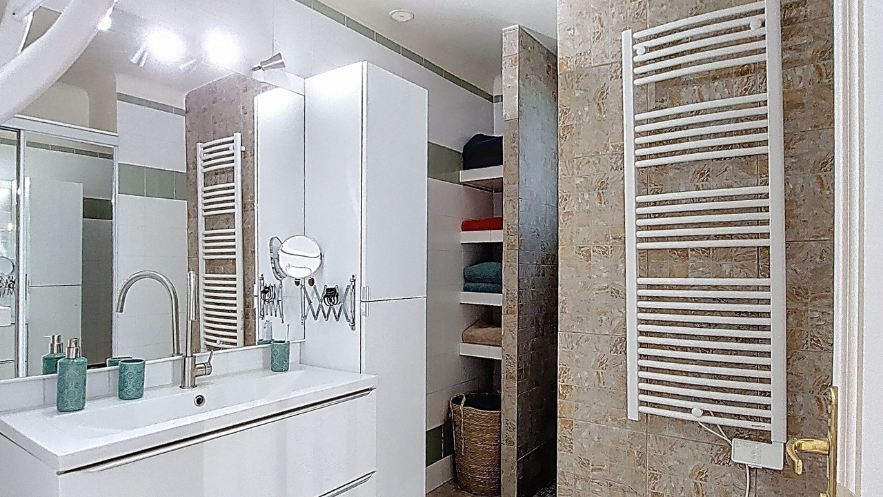 Photo of Bathroom in Aramon