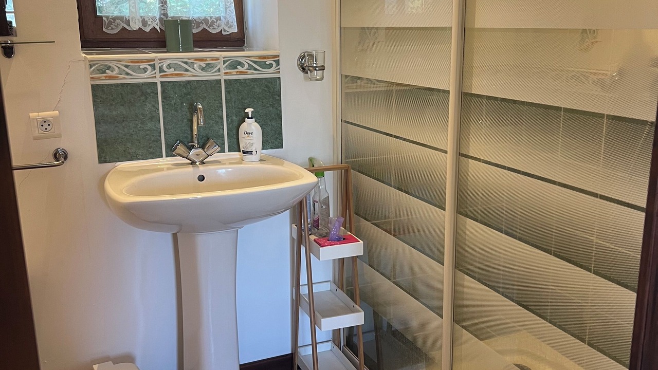 Photo of Bathroom in Le-Petit-Pressigny