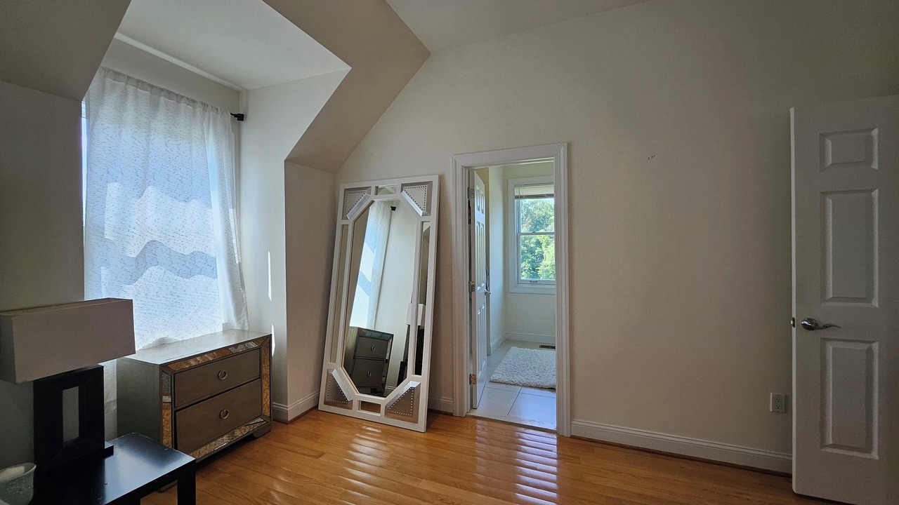 Photo of Bedroom in Darnestown