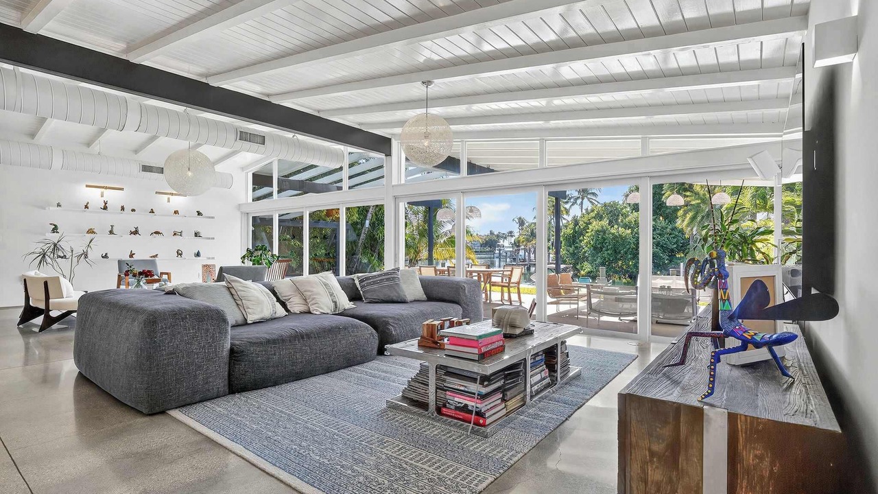 Photo of Livingroom in Key Biscayne