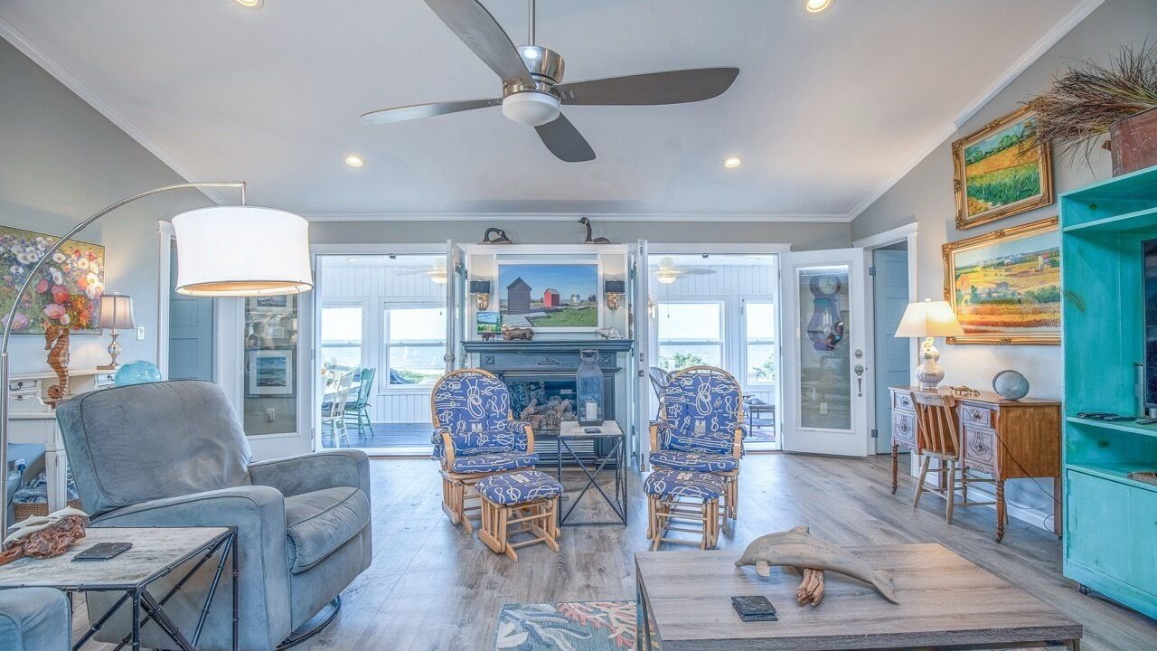 Photo of Livingroom in Cable Head East