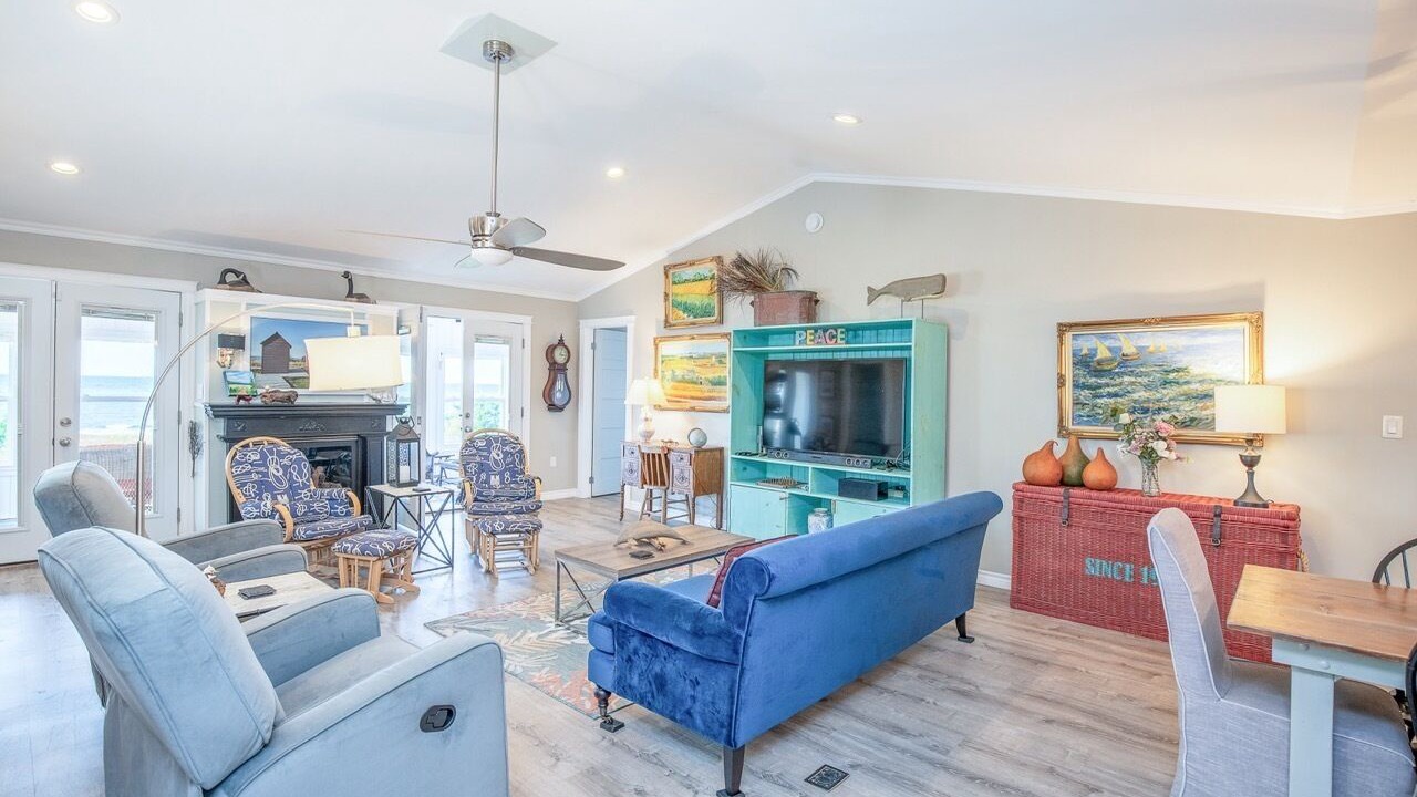Photo of Livingroom in Cable Head East