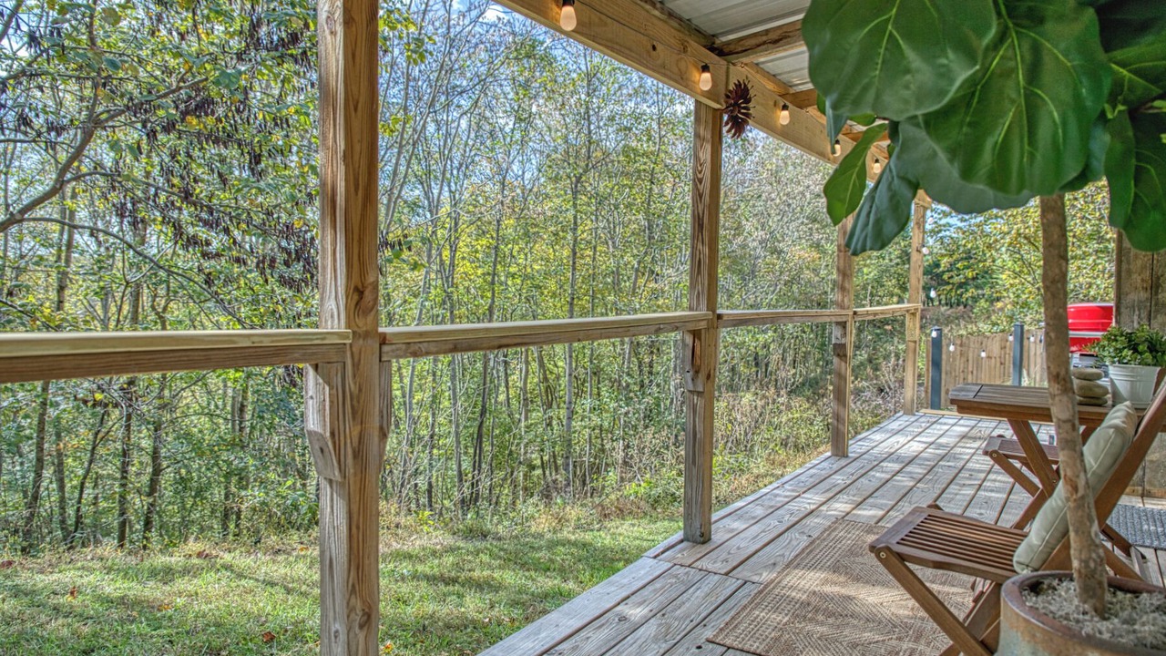 Photo of Patio Balcony in Chestnut Mound