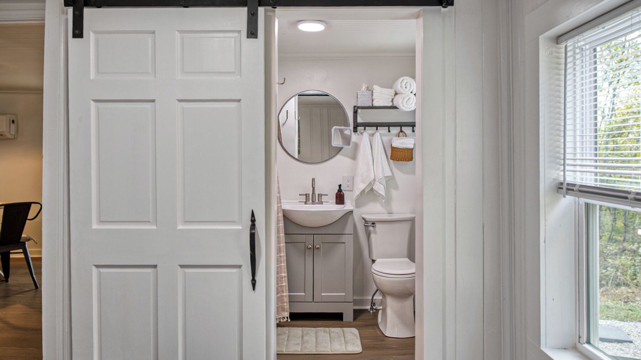 Photo of Bathroom in Chestnut Mound
