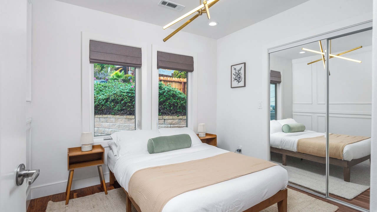 Photo of Bedroom in Oakland