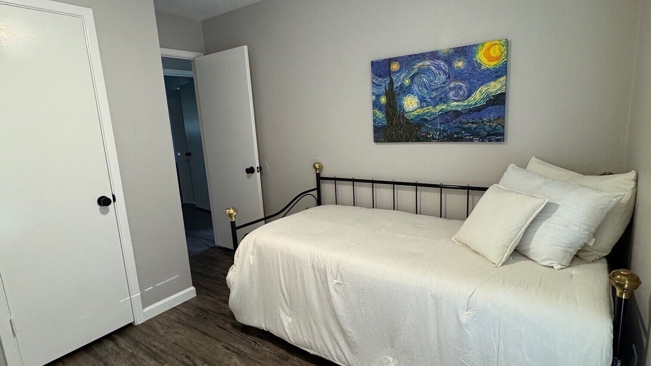 Photo of Bedroom in Friendswood