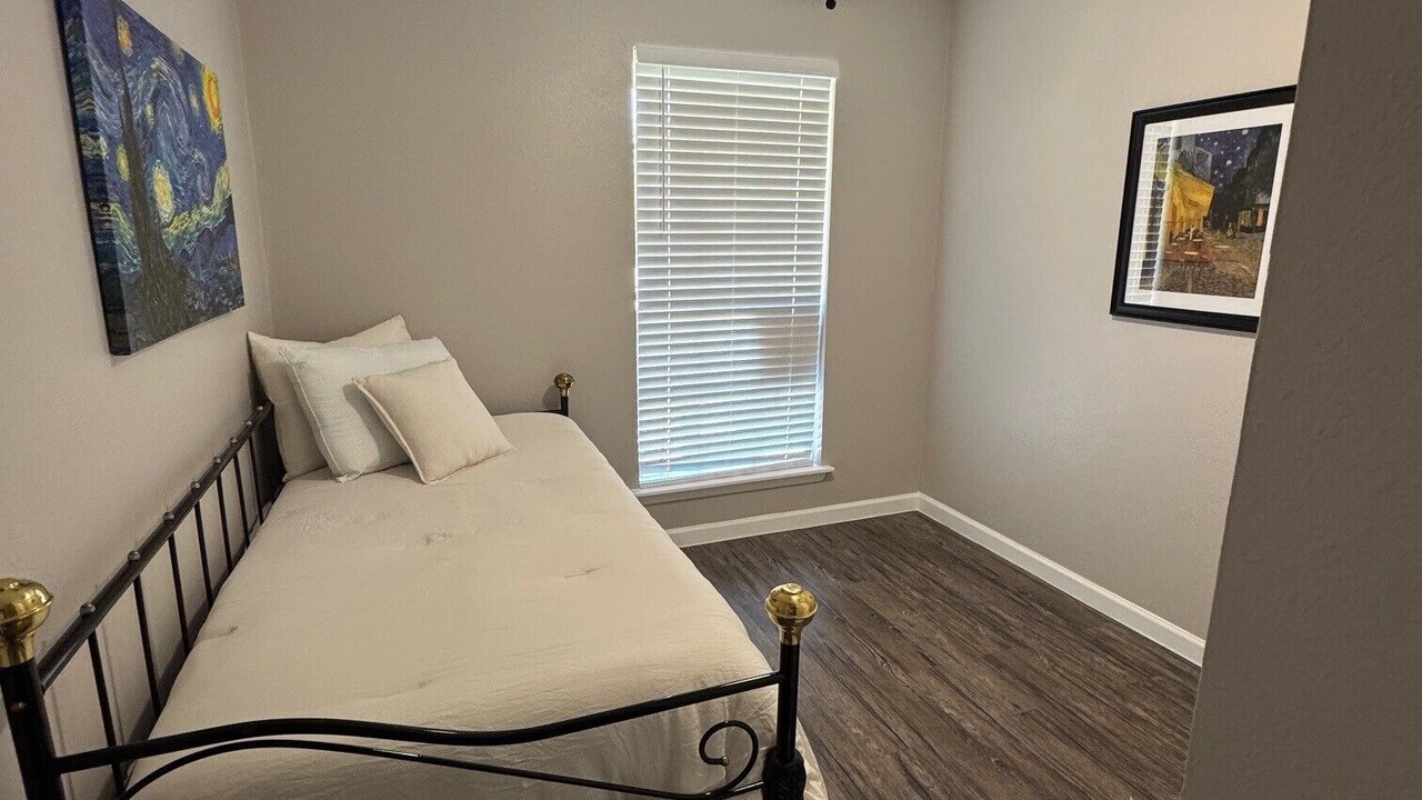 Photo of Bedroom in Friendswood