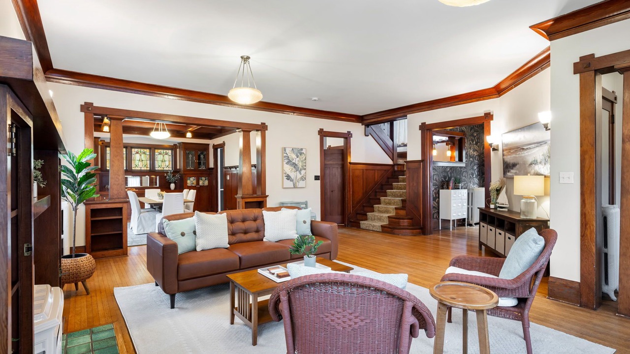Photo of Livingroom in East Queen Anne