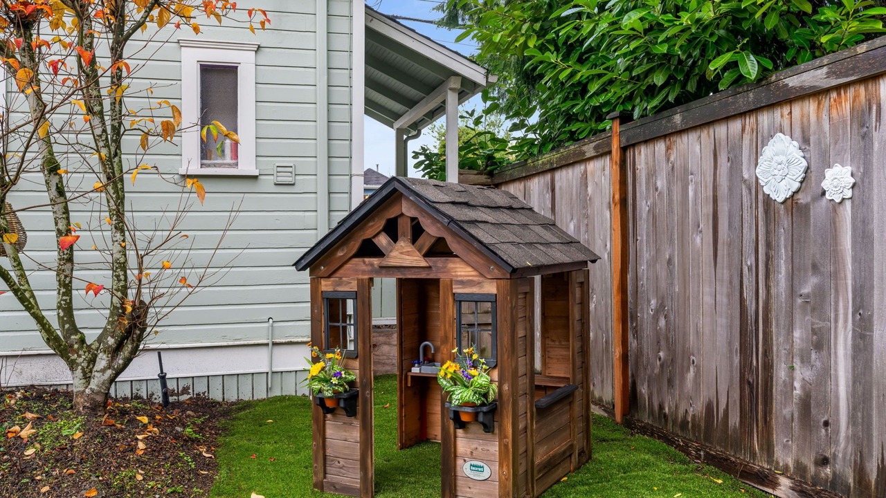 Photo of Others in East Queen Anne