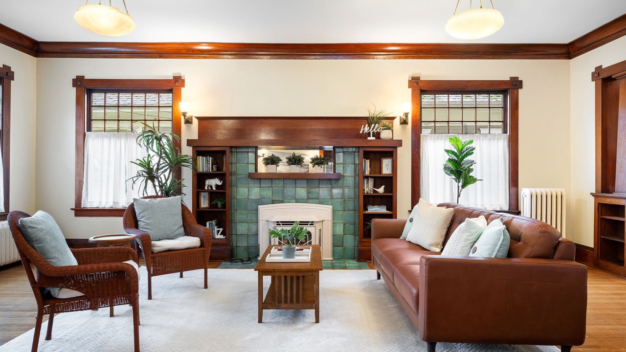 Photo of Livingroom in East Queen Anne