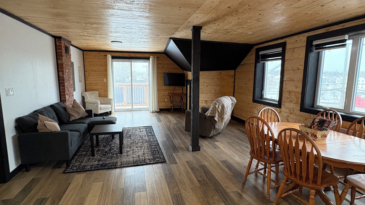 Photo of Livingroom in Montague