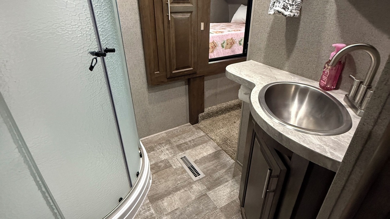 Photo of Bathroom in Anahuac