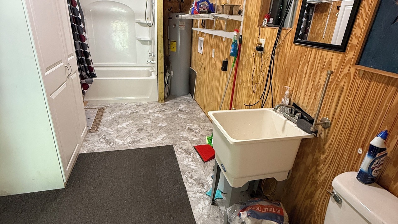 Photo of Bathroom in Anahuac