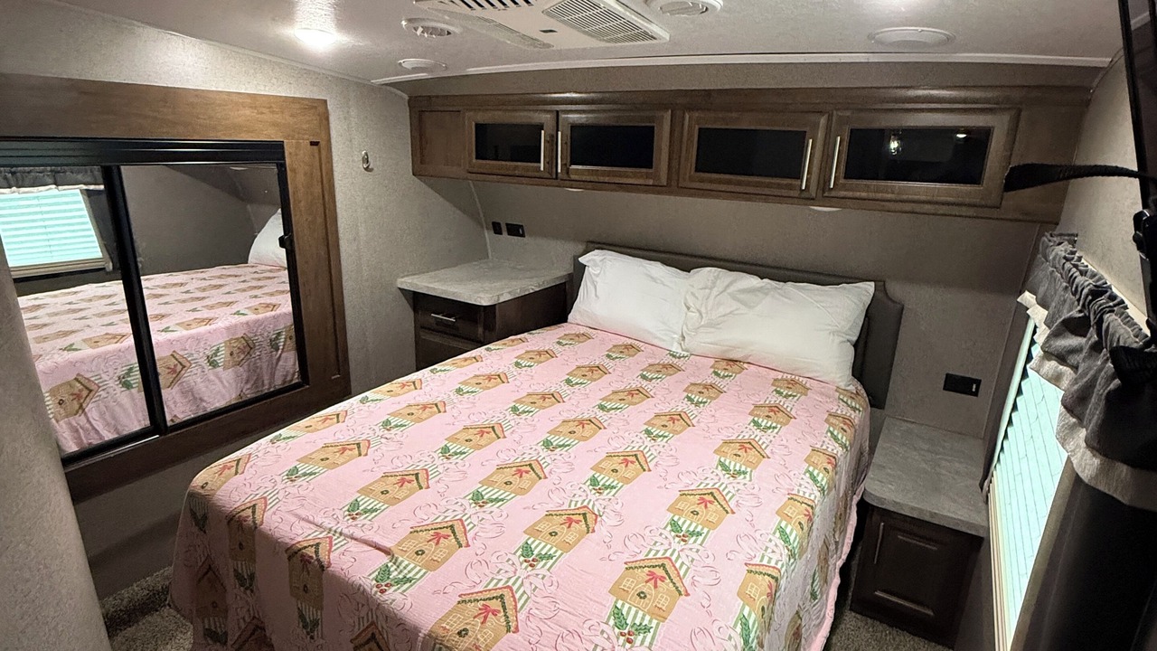 Photo of Bedroom in Anahuac