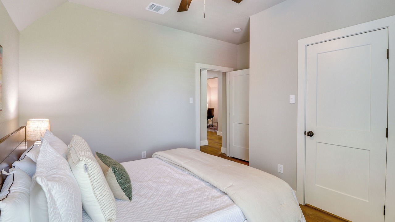 Photo of Bedroom in Central Arlington