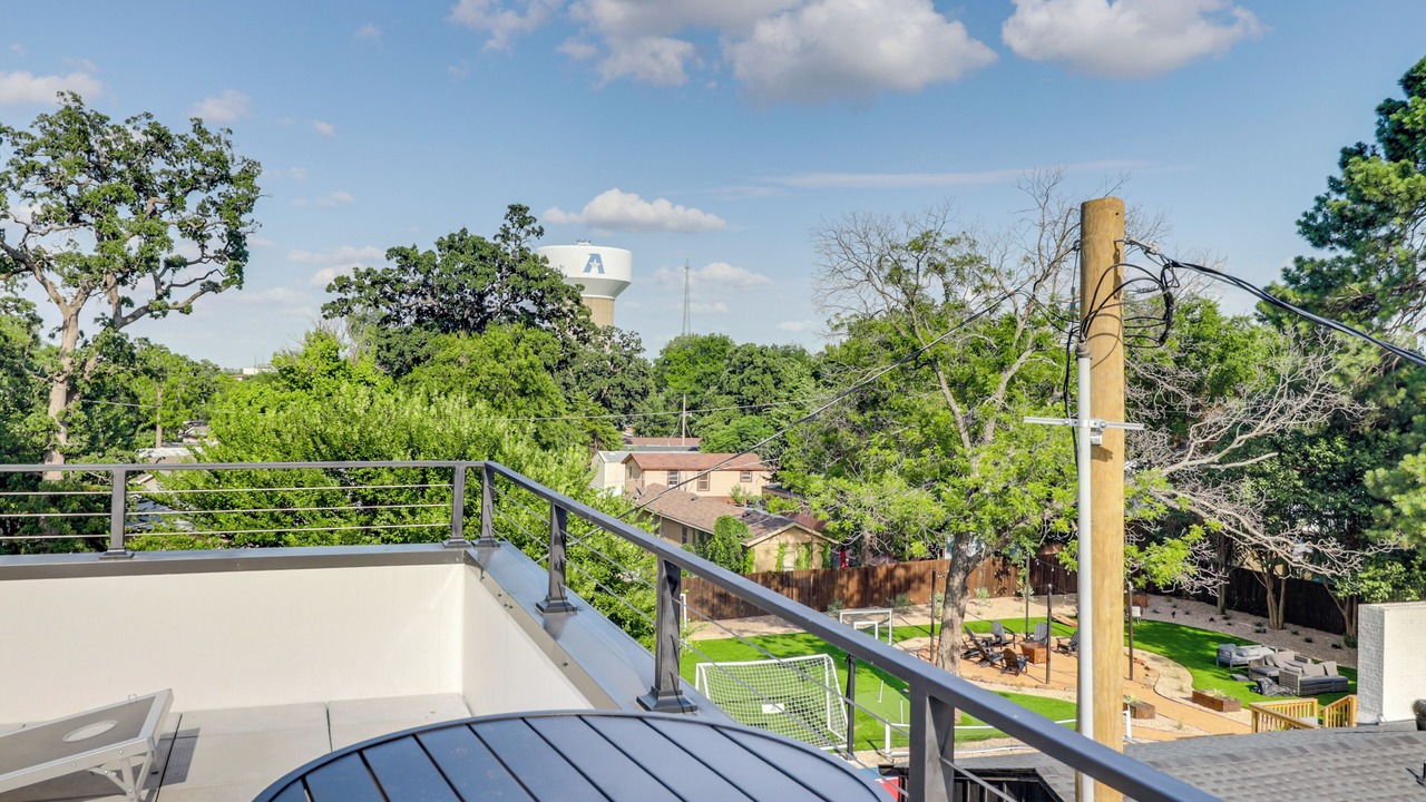 Photo of Outdoor in Central Arlington