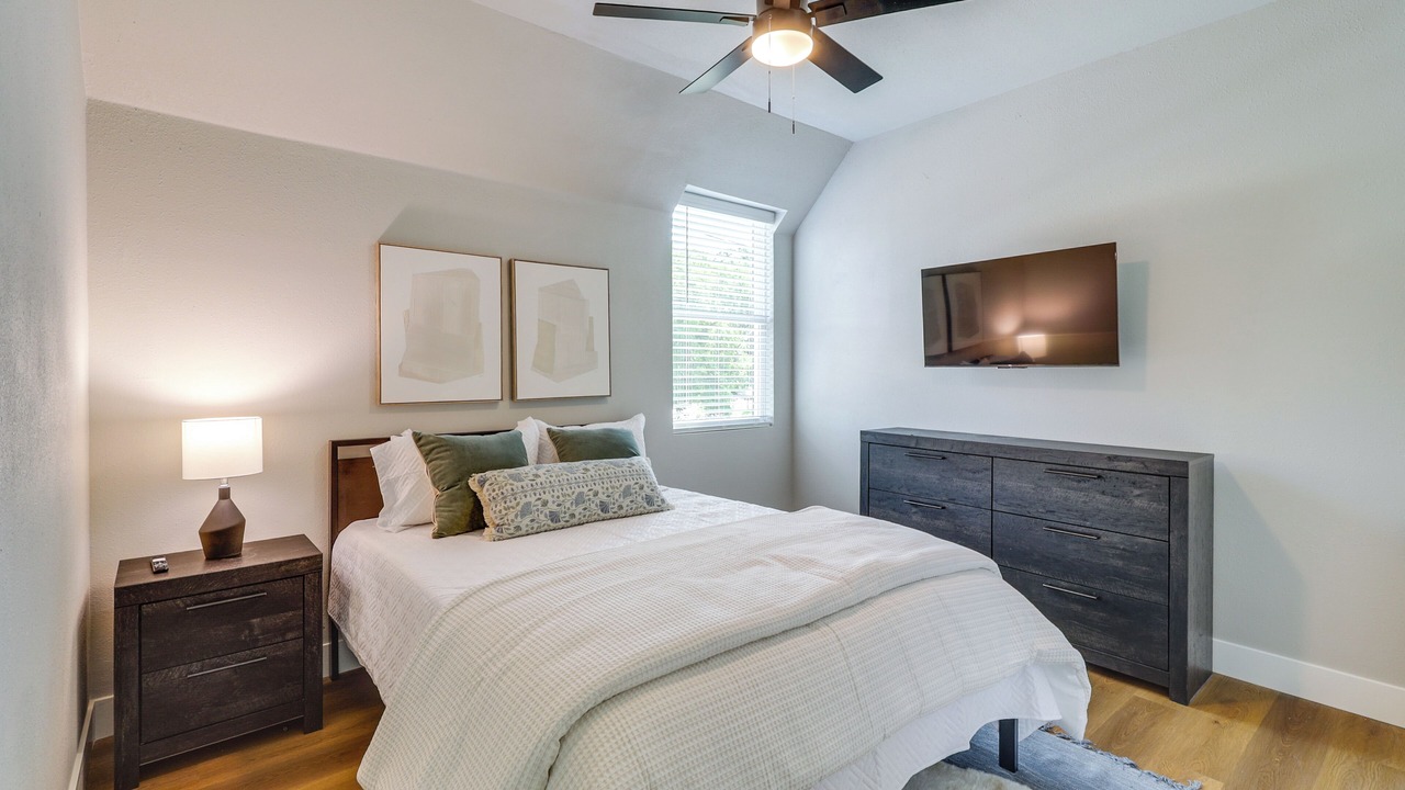Photo of Bedroom in Central Arlington
