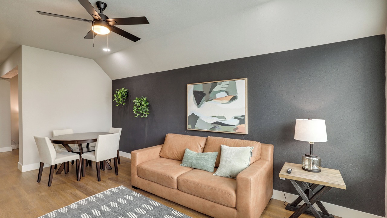 Photo of Livingroom in Central Arlington