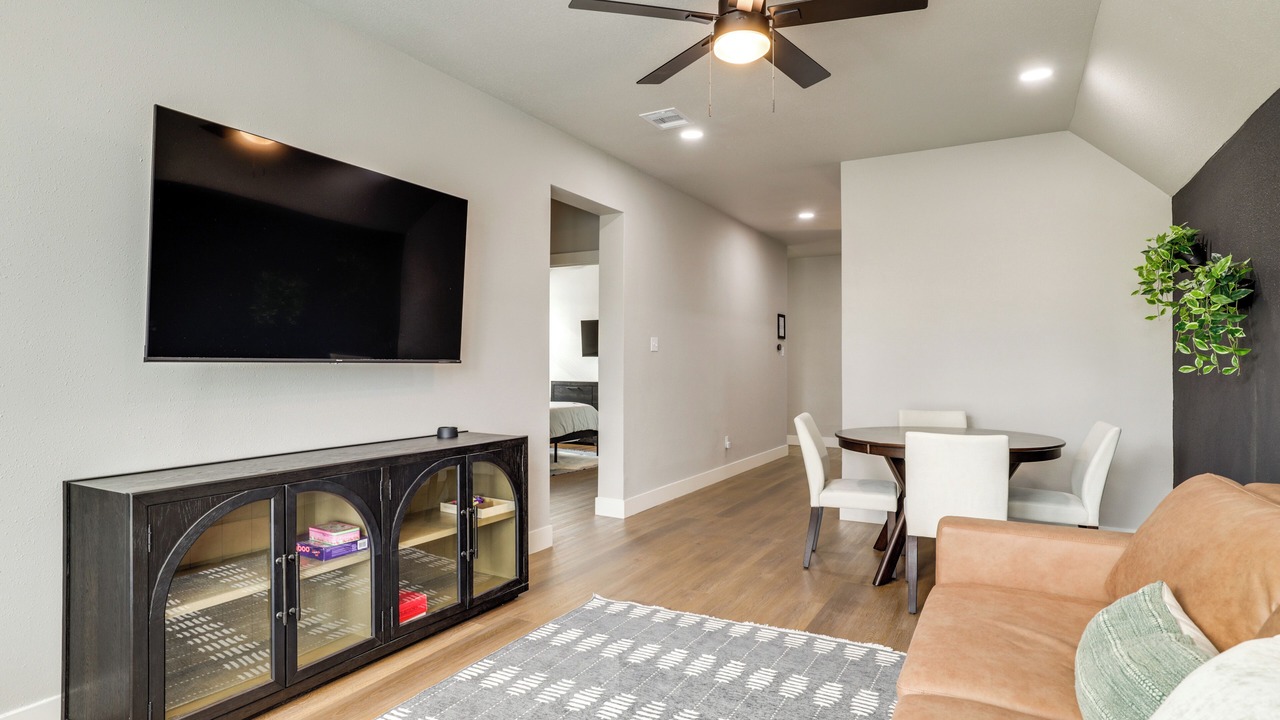 Photo of Livingroom in Central Arlington